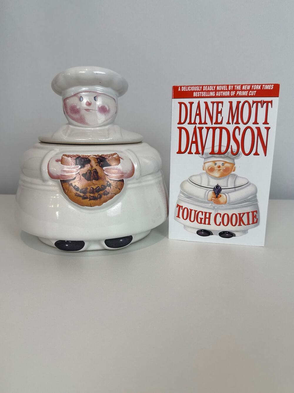 RARE Diane Mott Davidson Tough Cookie Promotional Cookie Jar + FREE Book Bantam